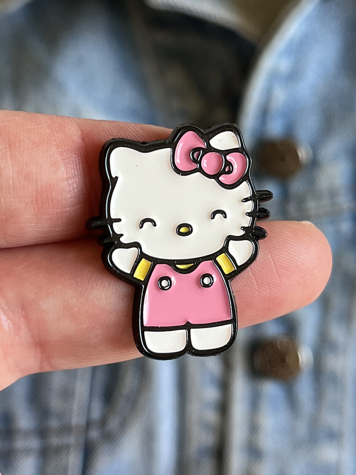 Cute Hello Kitty Enamel Pin – Excellent Condition