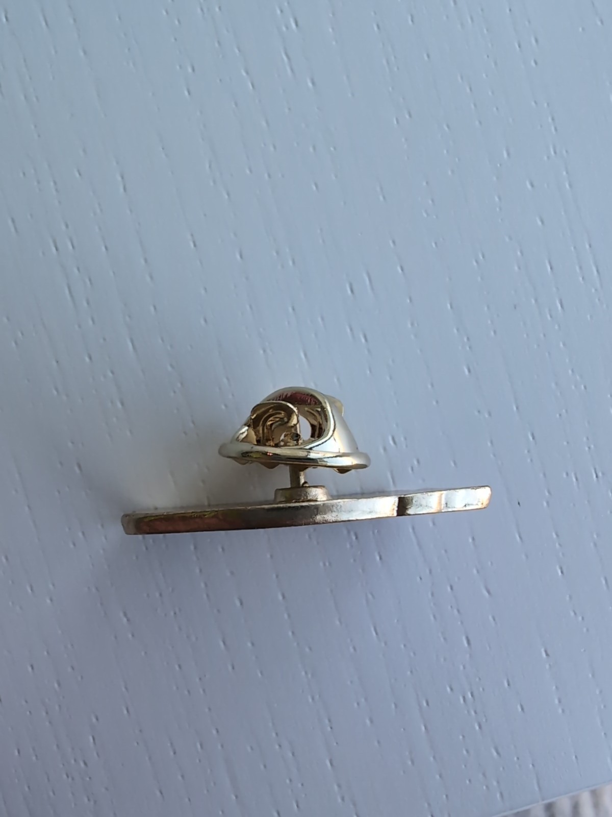 Unbranded Brooch Pin Pottering Cat Sleeping Over Clock Small Enamel Animal 1″