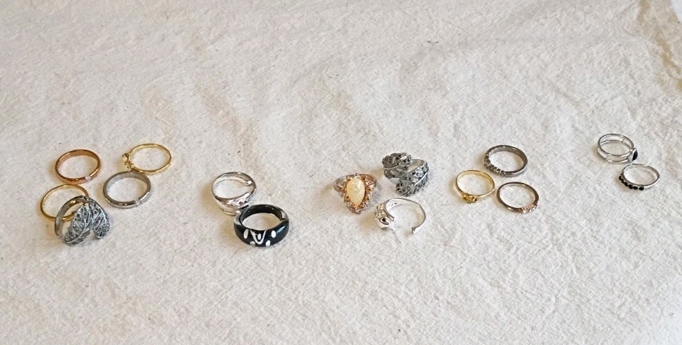 Lot Of Various Sized Fashion Rings Sz 3.5, 5, 6, 7, 8 Bag 0164 D17