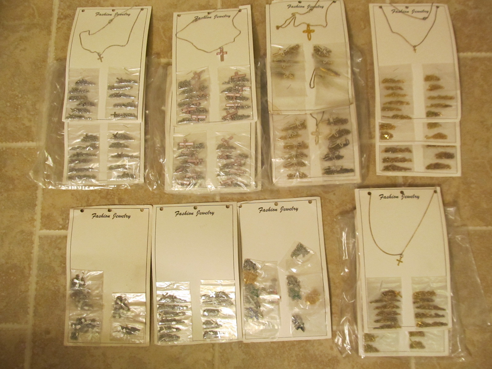 10 NEW NECKLACES – CHAINS WITH A CROSS – RELIGION / RELIGIOUS SYMBOL – IN PKGS