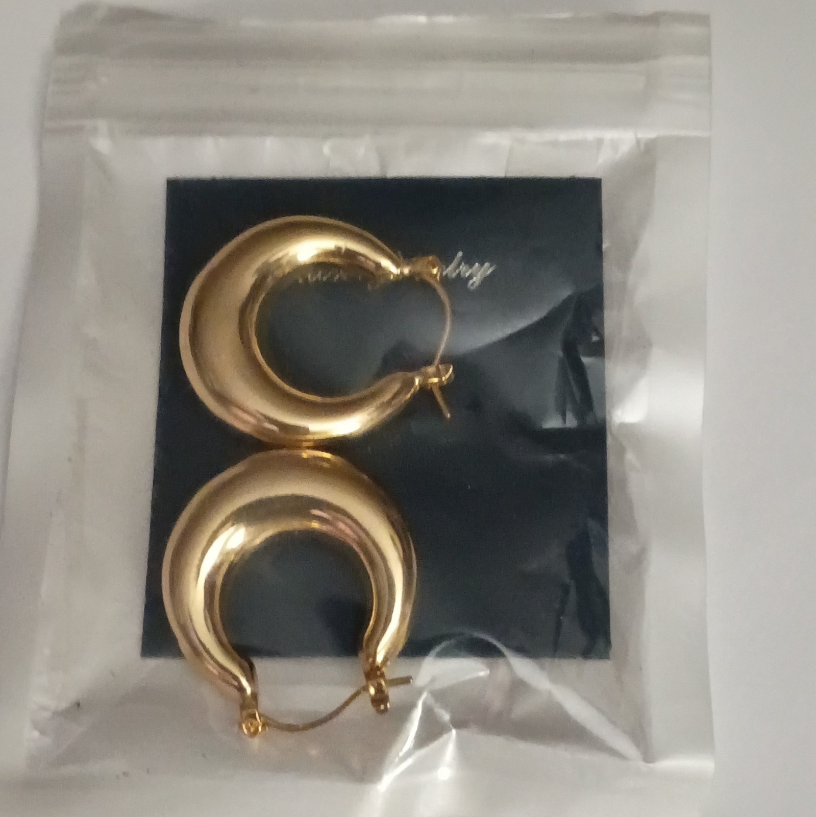 Gold Tone Crescent Hoop Earrings Metal Hoop Wire Closure No Stone Lobe