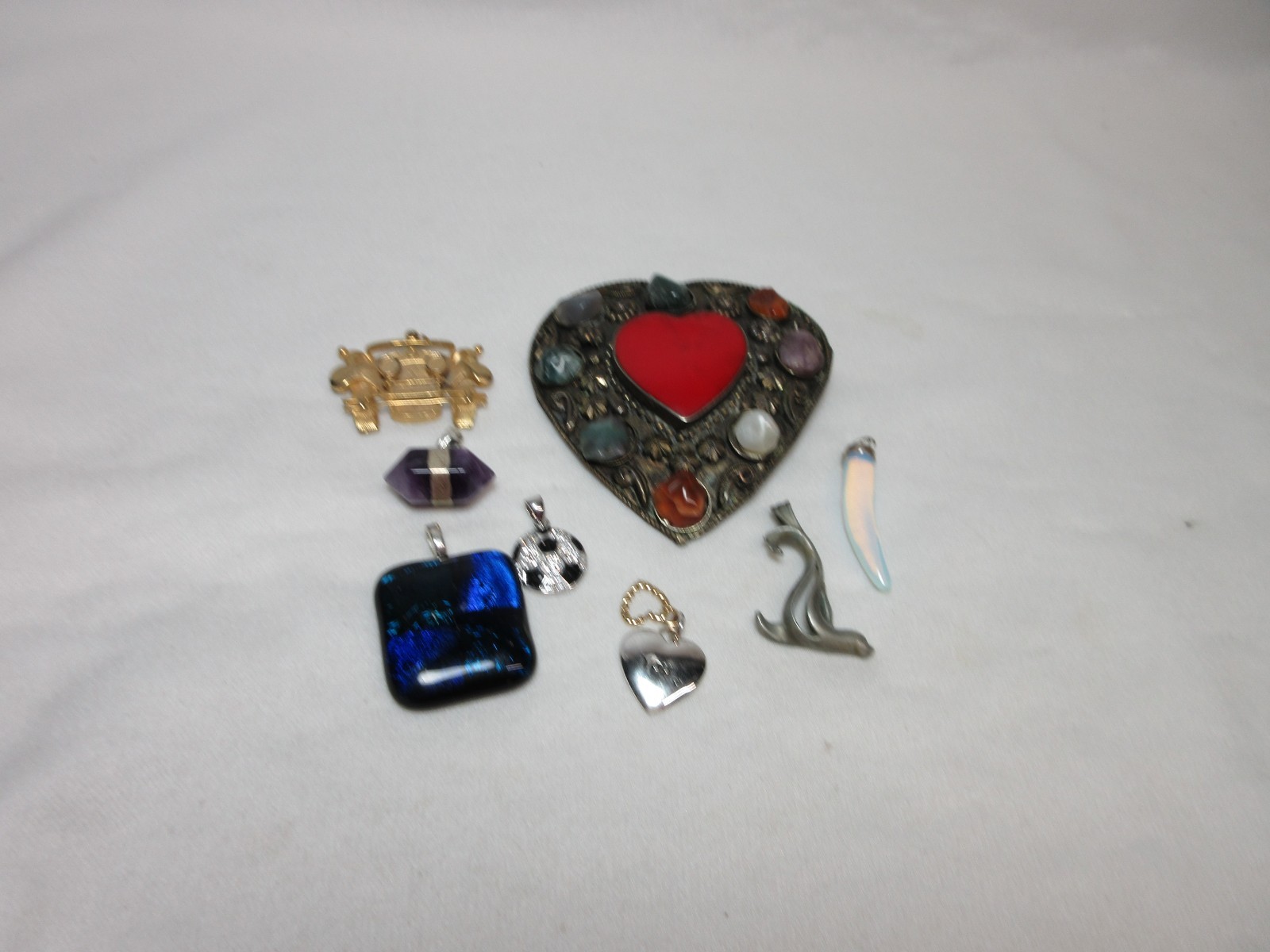 LOT OF NECKLACE PENDANTS VINTAGE TO NOW ART GLASS MIXED METALS SEAL #90