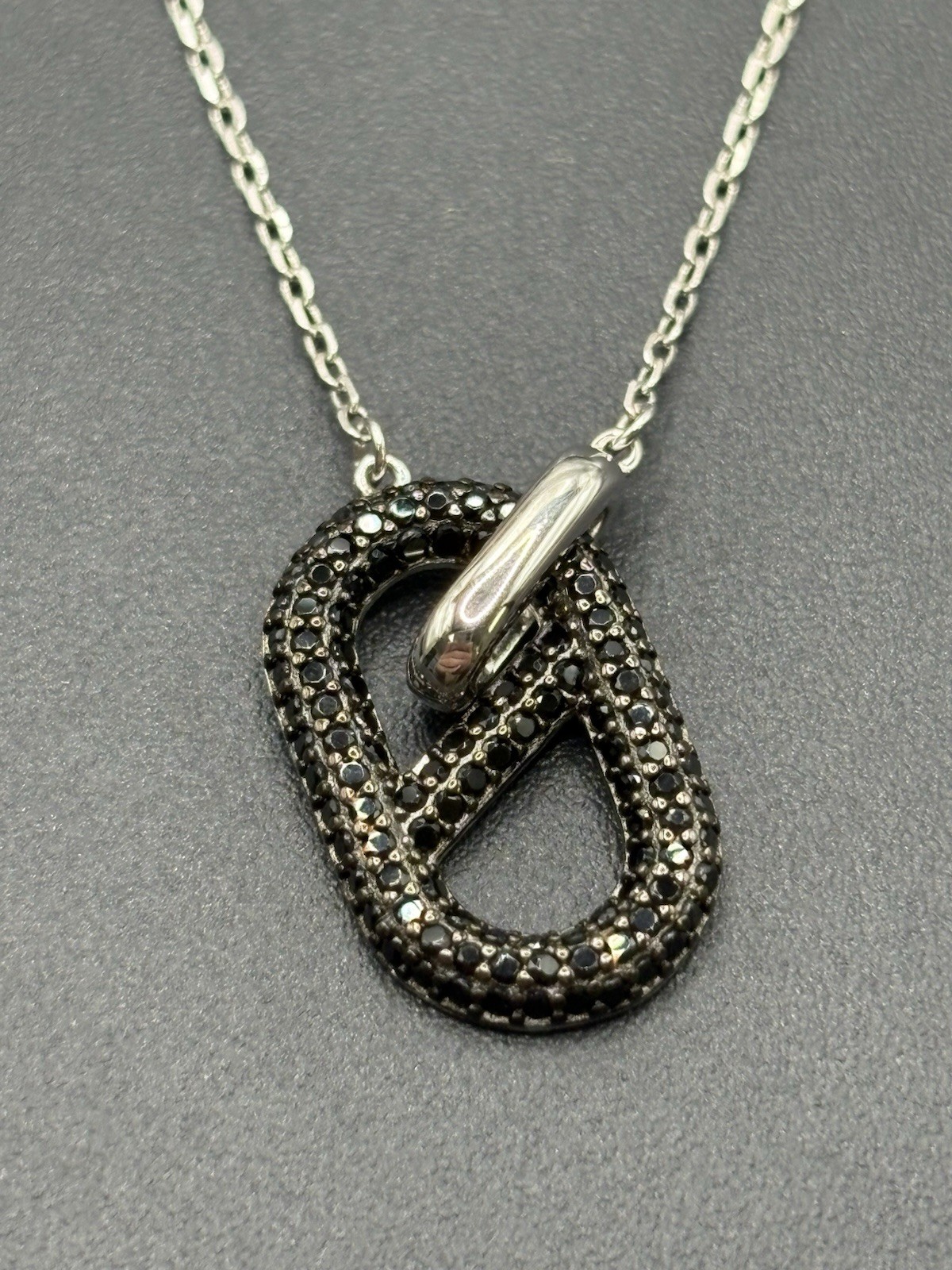 New Condition 18″ Sterling Silver Black Cubic Zirconia Paper Clip Necklace 925
