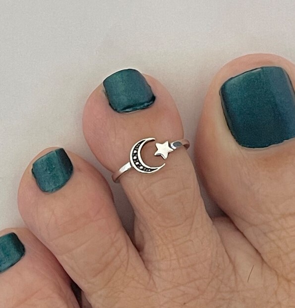Women’s Solid Metal Moon & Star Adjustable Toe Ring 14k White Gold Plated Silver