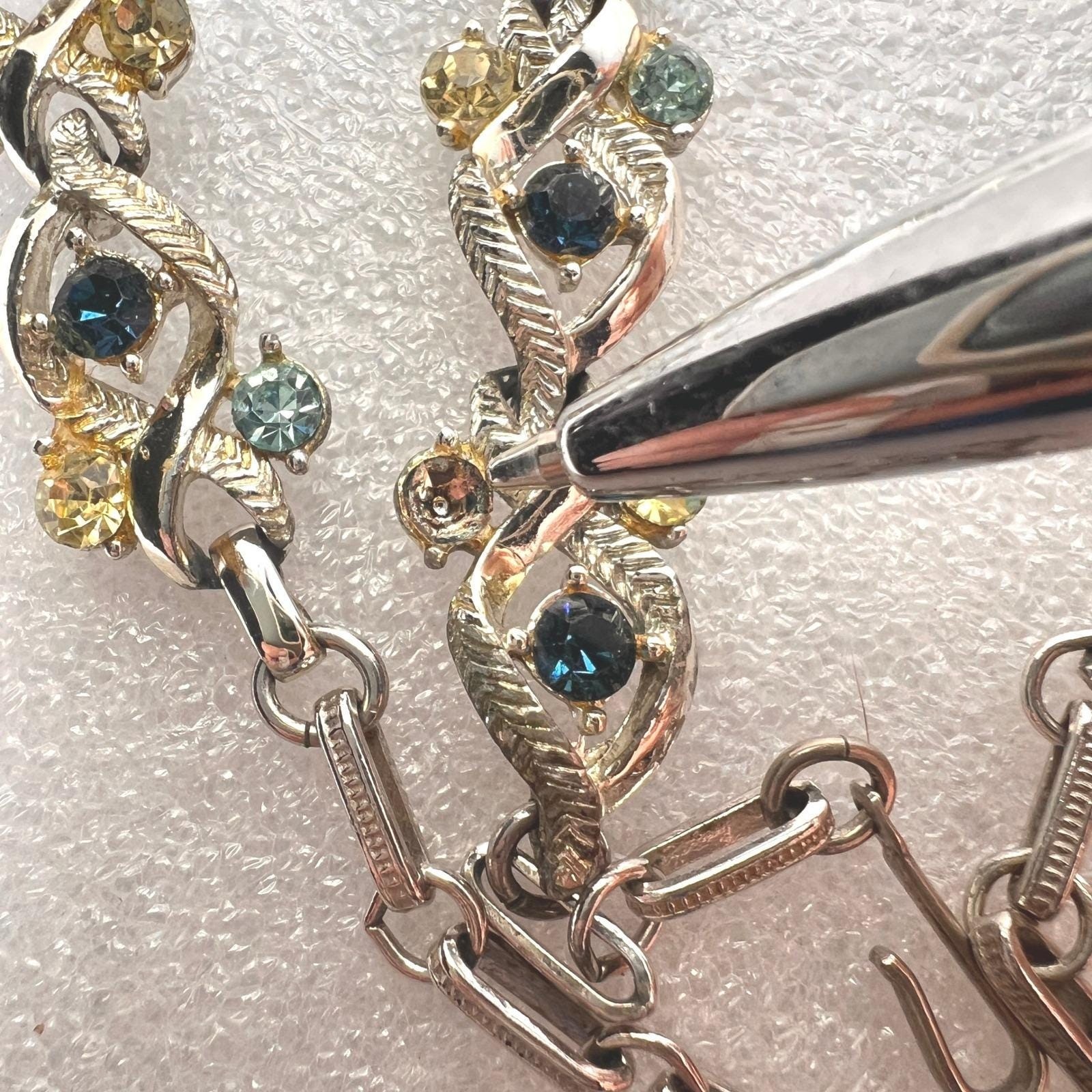 Vtg Coro Eyes Necklace Two-Tone Blues & Yellow Rhinestones Silver Tone READ