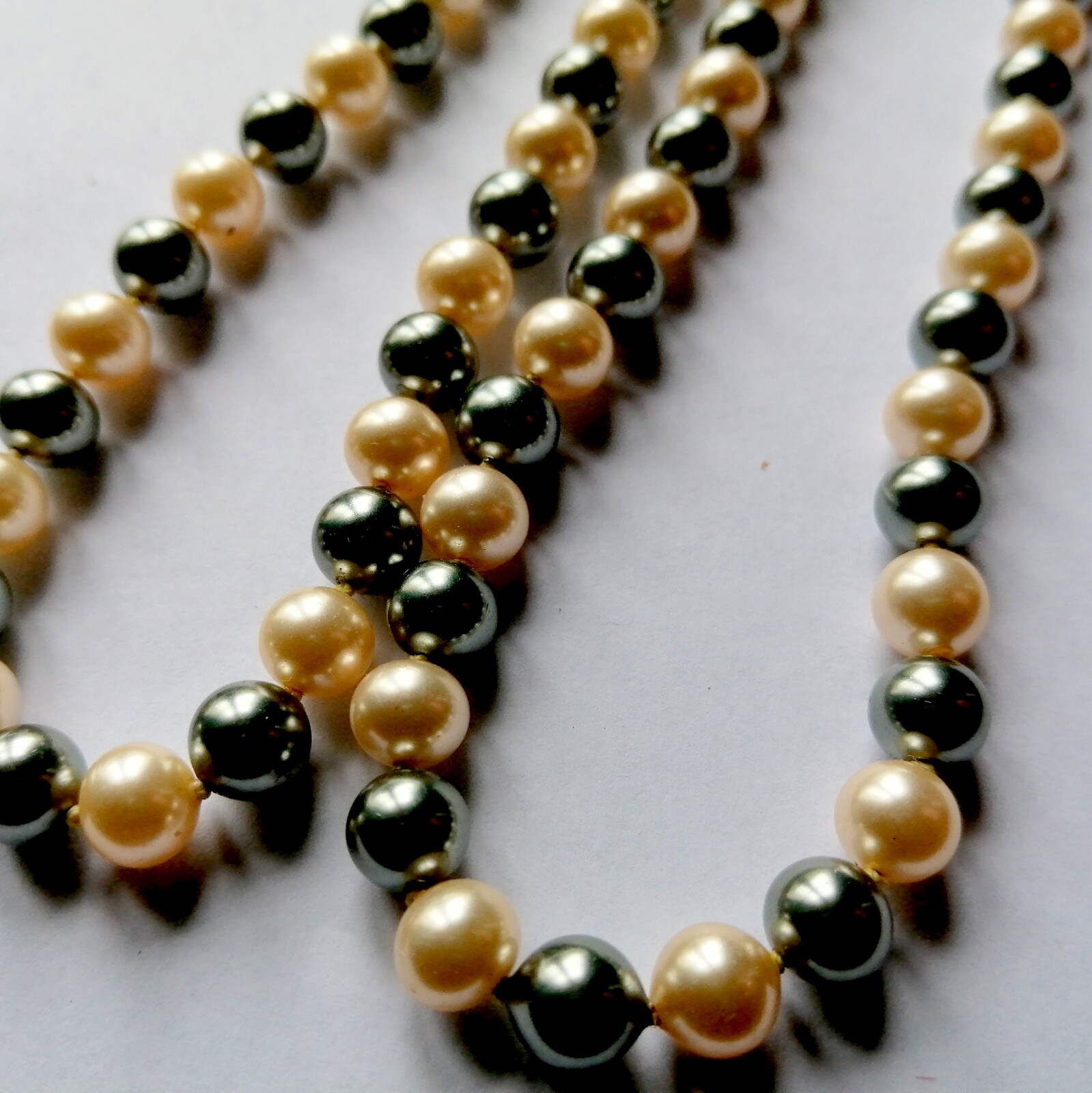 Beautiful Authentic Majorica Round 7mm Pearl Necklace 47″ long
