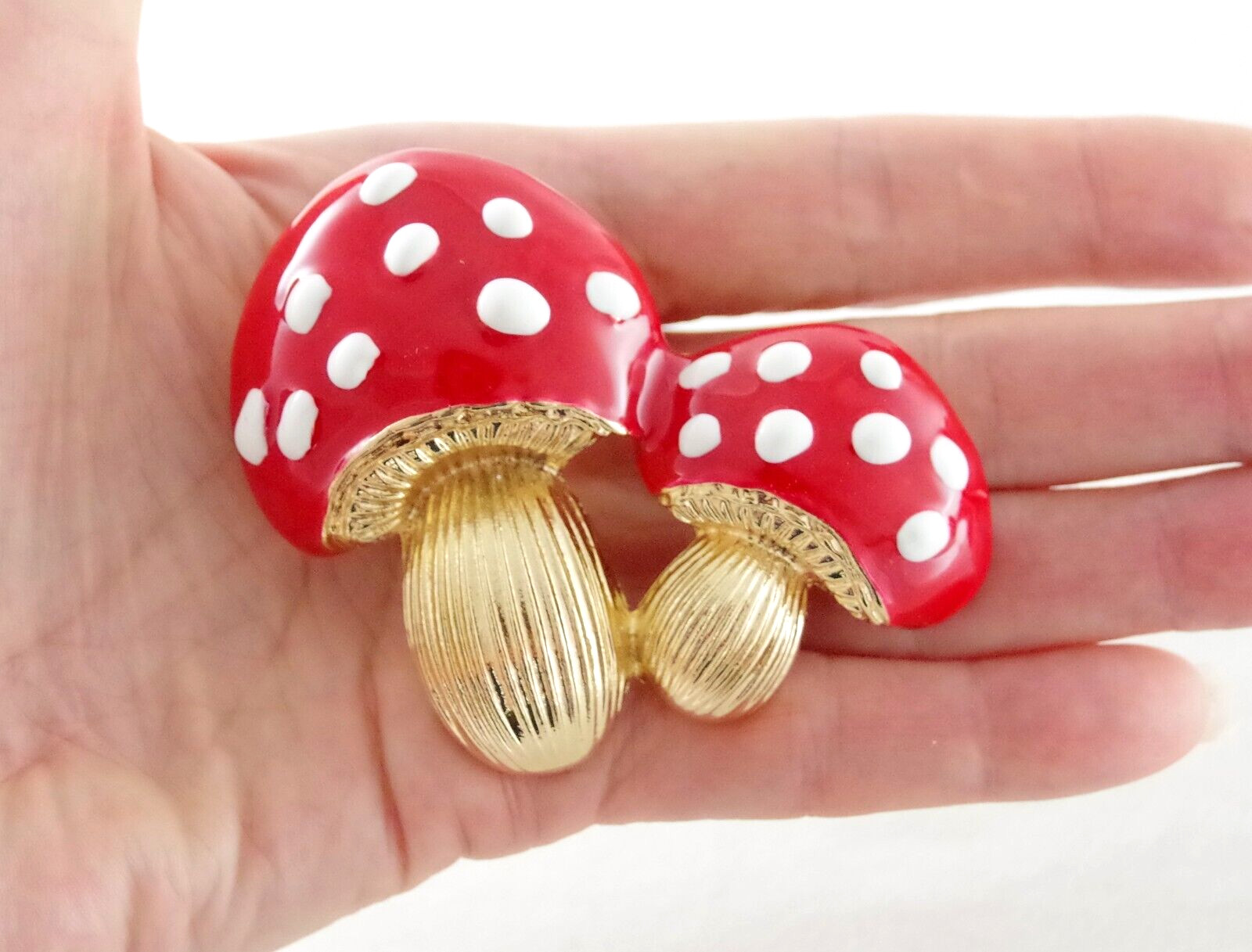 2.75″ BIG DOMED POLKA DOT MUSHROOM/ TOADSTOOL ENAMEL & GOLD PENDANT BROOCH COMBO