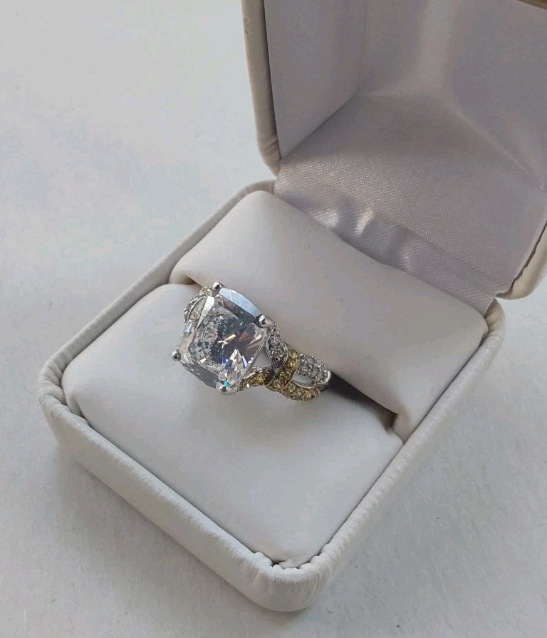 925 MEDA Sterling Silver 3 Ct Cubic Zirconia Ladies Ring Side Stones 5.4 GR SZ8
