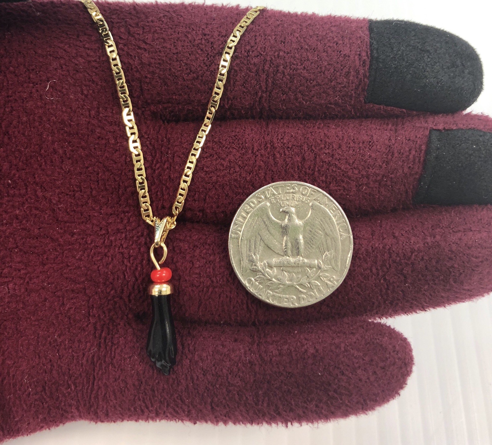 CADENA DE ORO LAMINADO Y PENDIENTE DE AZABACHE PARA BUENA SUERTE Y MALAS VIBRAS