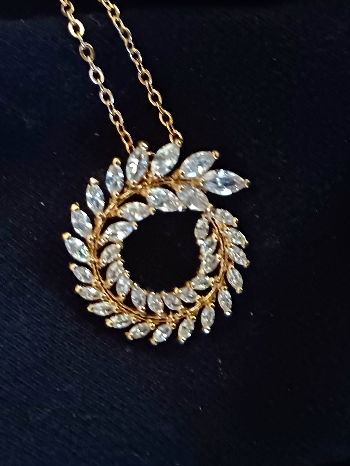 Gold Tone Clear Crystal Rhinestone Wreath Pendant On Chain