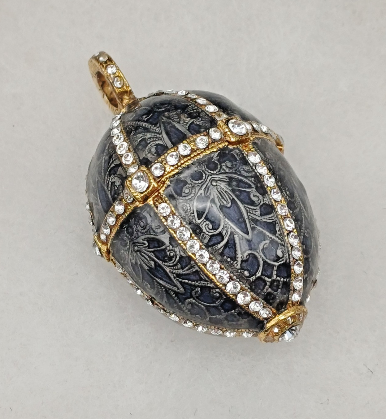 Metropolitan Museum of Art Faberge Jewelled Trellis Egg Enamel Pendant R.R.P £95