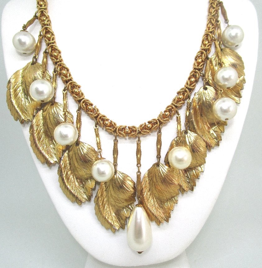 Vintage Gold Plate Necklace w Leaves and Faux Pearl Pendants 141.7 grams 17 1/4″