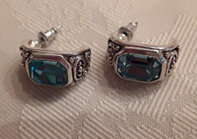 Roman Silver Tone Necklace & Pierced Earring Set in Box