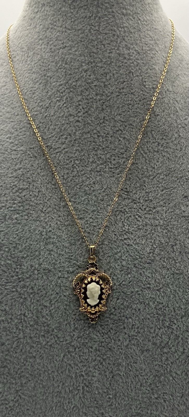 1928 Gold Tone Cameo Pendant Necklace Virgin Mary Cable Chain Spring Ring VTG