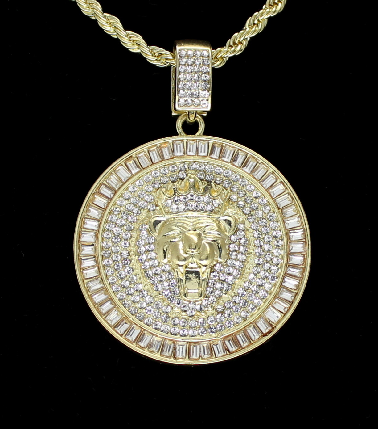 Mighty Lions Head Men’s Iced CZ Round Pendant 24″ Rope Chain 14k Gold Plated