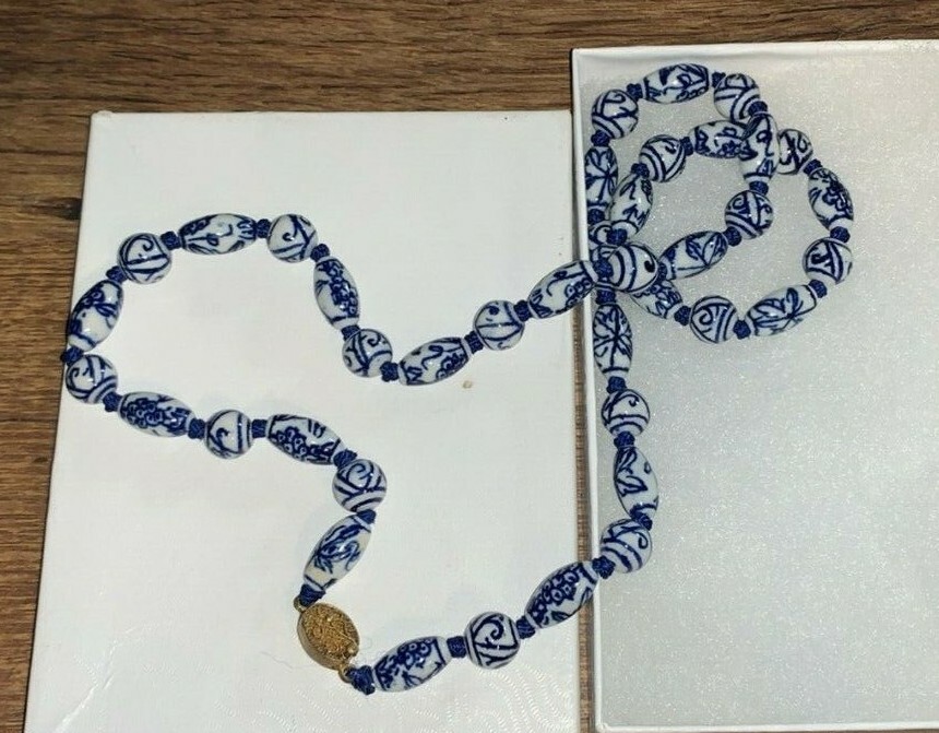 Chinese Blue and White Porcelain Bead Necklace 24″ Long Floral Design Handmade