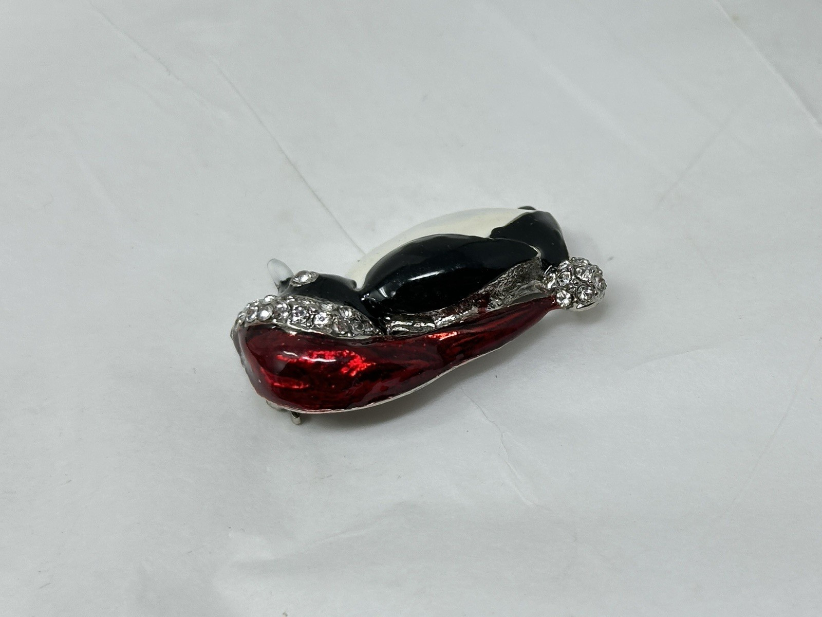 Silvertone Multicolor Black Red White Enamel Christmas PENGUIN Brooch Pin
