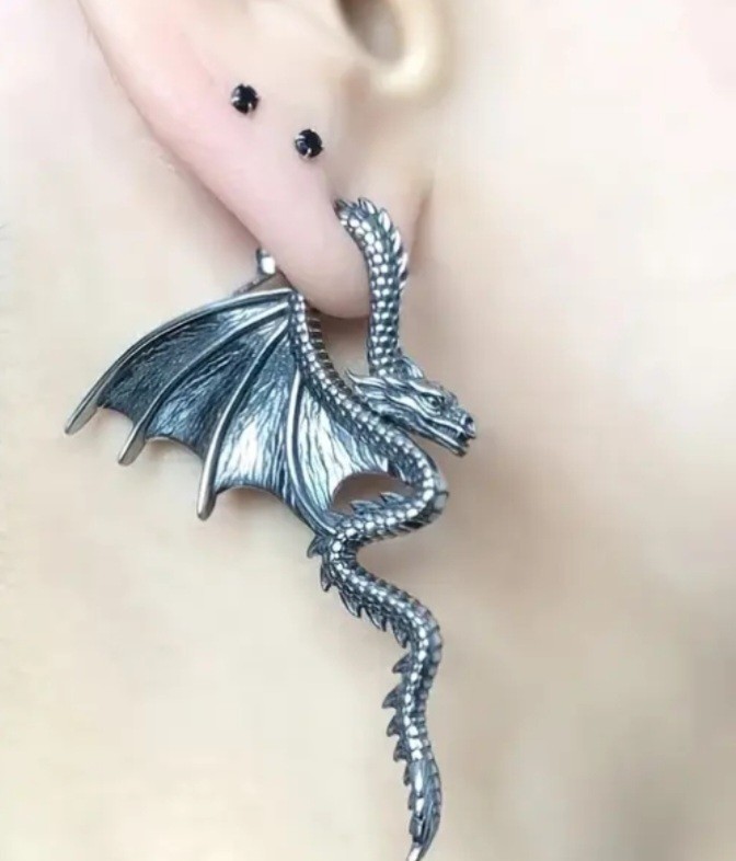 HOT TOPIC GOTH INSPIRED DRAGON DANGLE EARRINGS NWOT