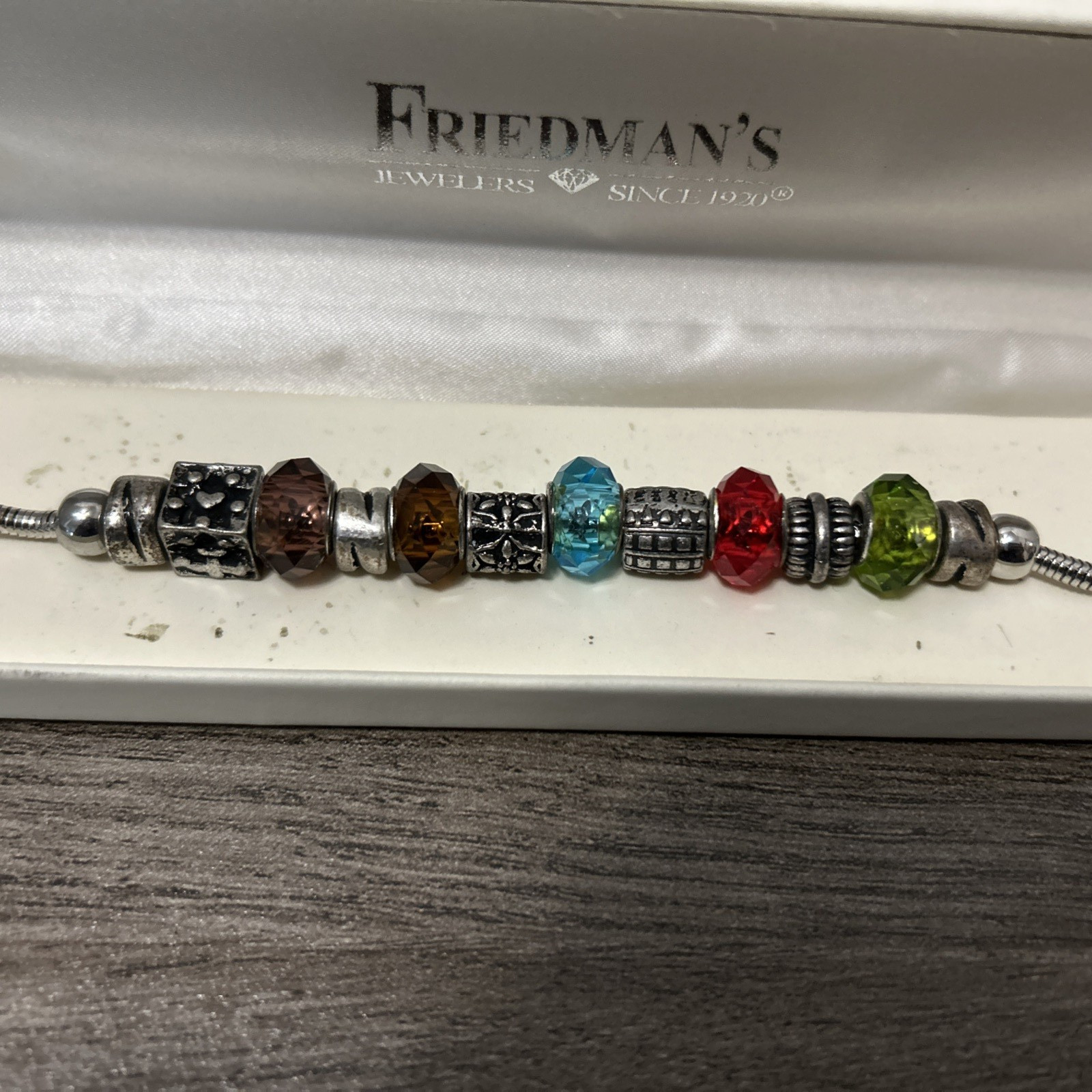 FRIEDMAN’S JEWELERS CHARM BEAD BRACELET SILVERTONE & CRYSTAL 8″ LONG/ORIG. BOX