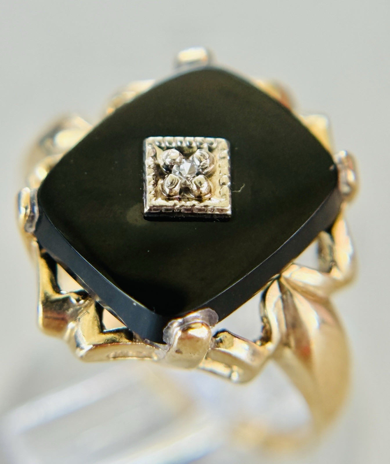 Estate 14k solid Gold Diamond & Black Onyx Ring Size 5.5, 2.4 g approx