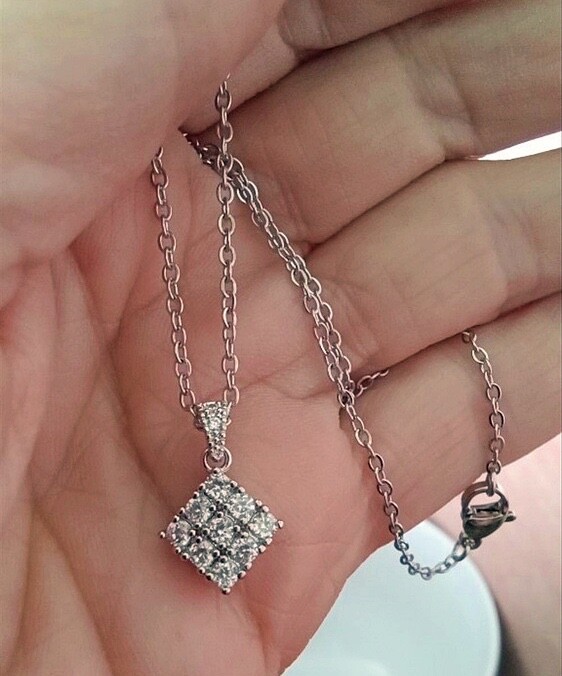 BEAUTIFUL Moissanite 9 STONE DIAMOND SHAPE PENDANT & 18″ NECKLACE CHAIN & BOX