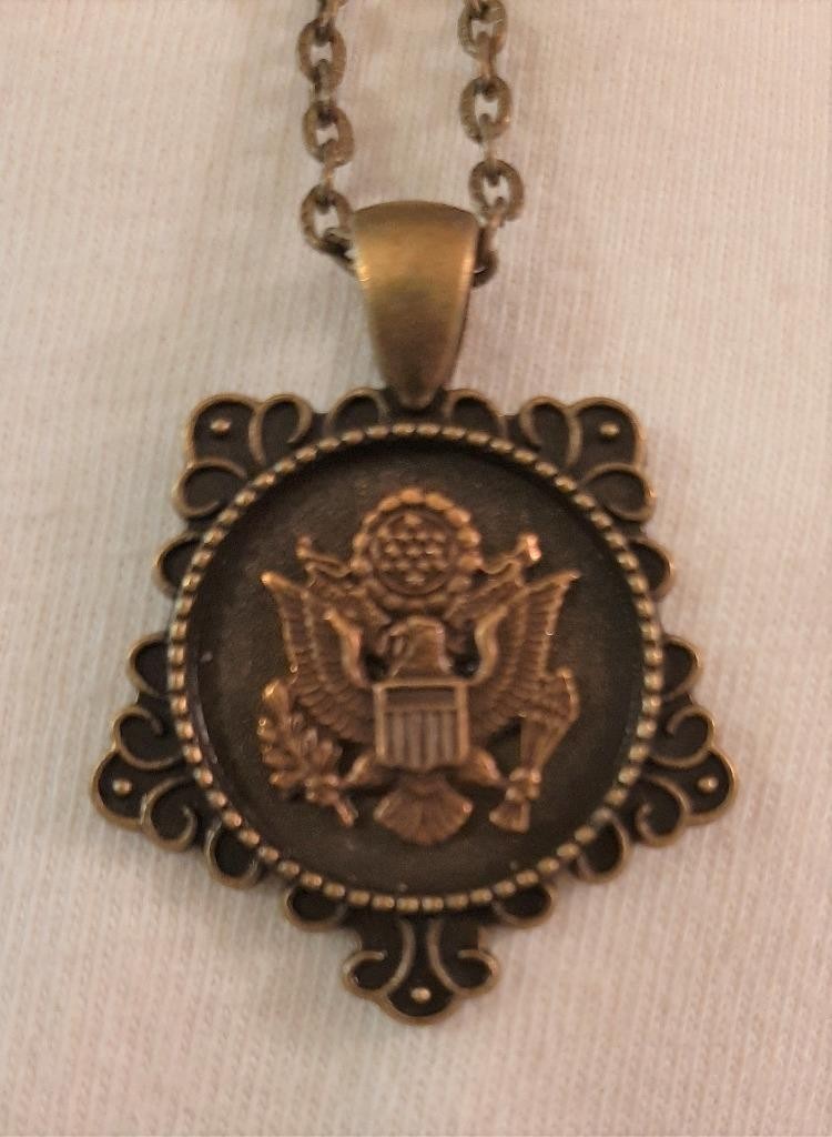 Handsome Starburst Rimmed US Crest American Eagle in Flight Brasstone Necklace