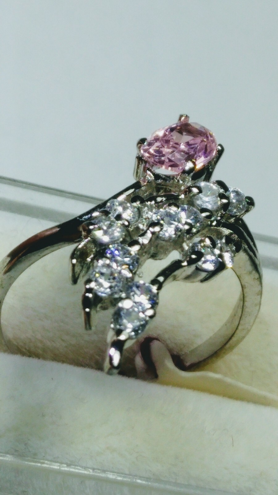 ALLURING DESIGNER CZs SET RING IN STERLING SILVER.925 RING SIZE 5.75-6.0