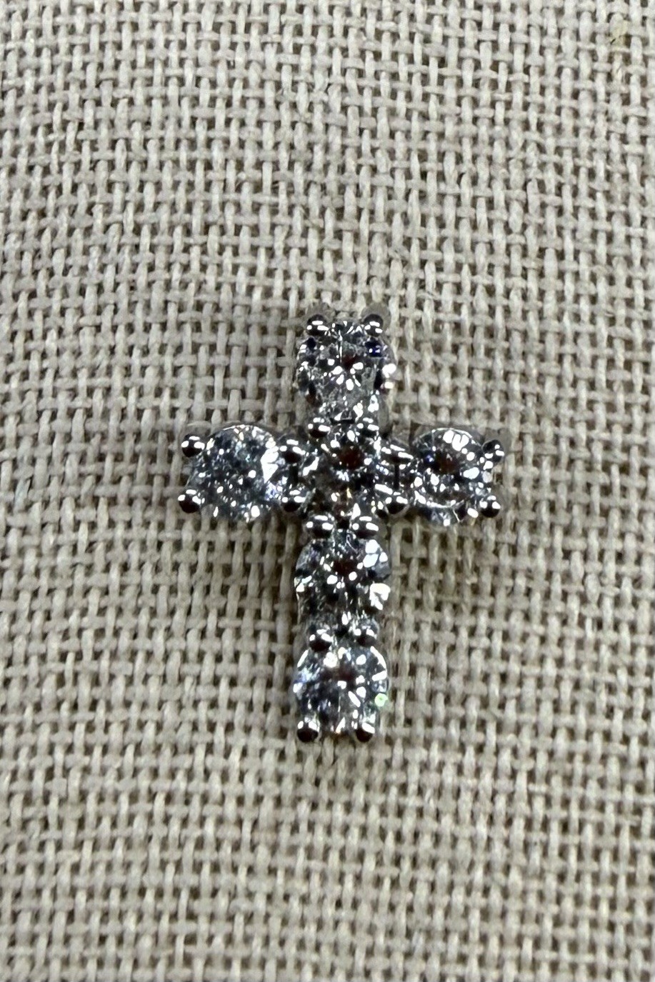14karat White Good Diamond (.90 Carat) Pendant With Six Round Brilliant Cut Dia