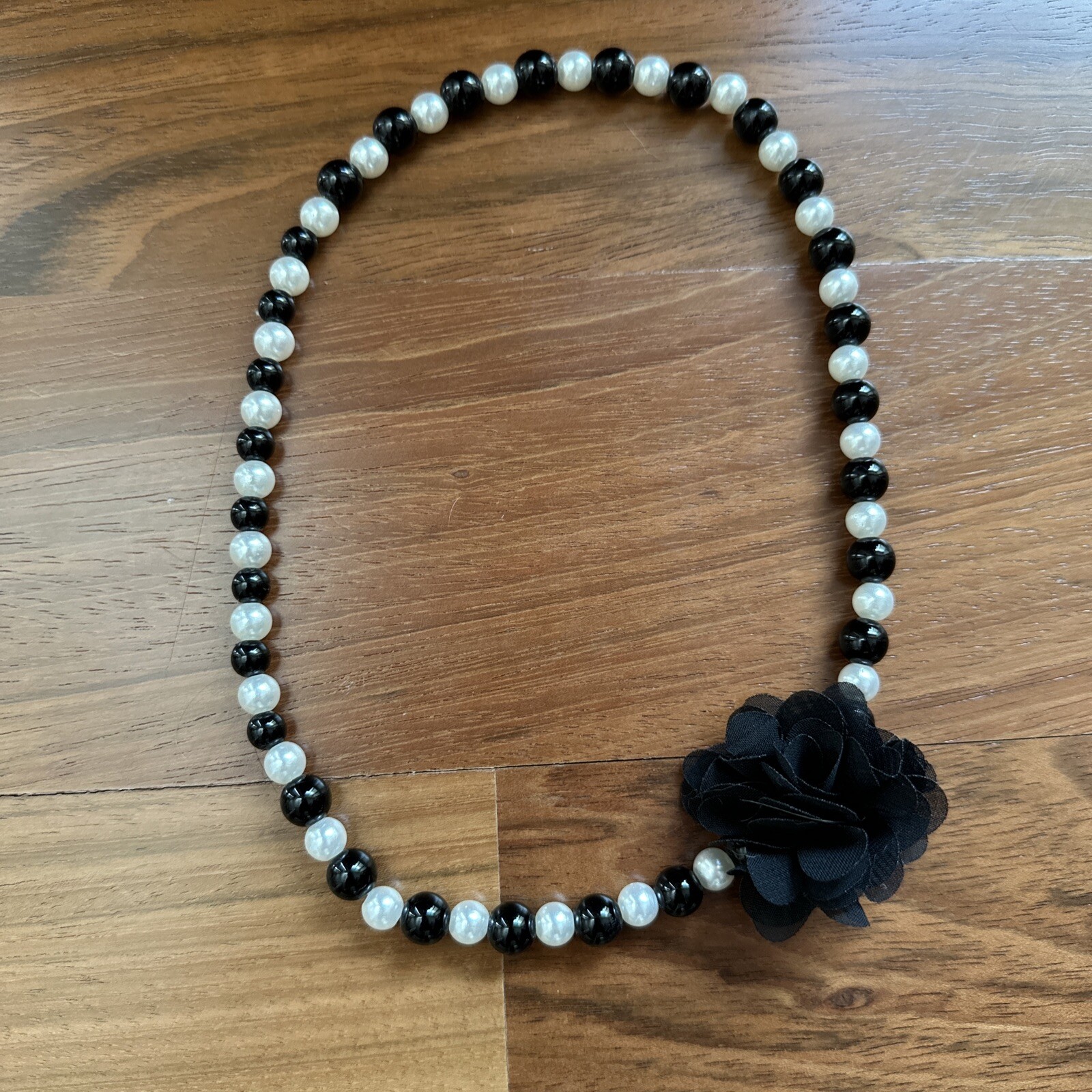 Gymboree Girls White Pearl Black Chunky Bead Flower Necklace Elastic NWOT