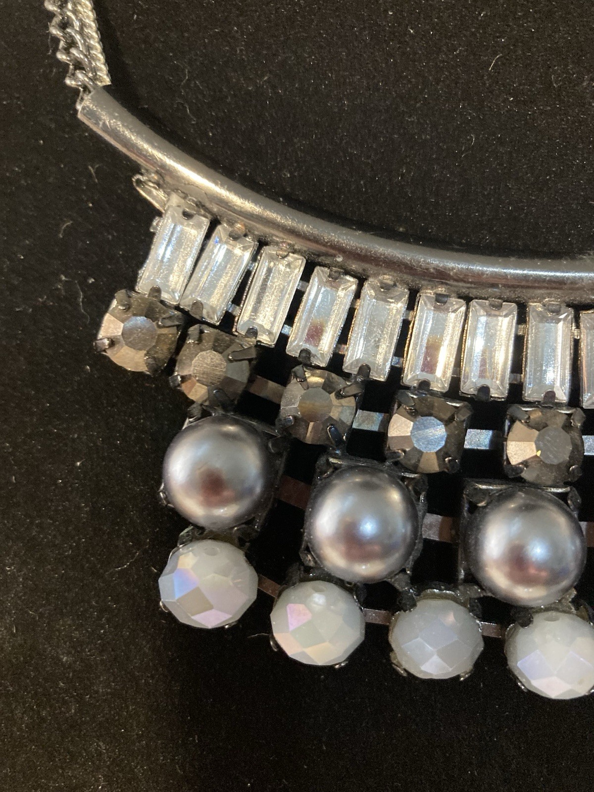 Simply Vera Wang Gray/Silver/Black Statement Necklace Silver Tone 16 – 19 in