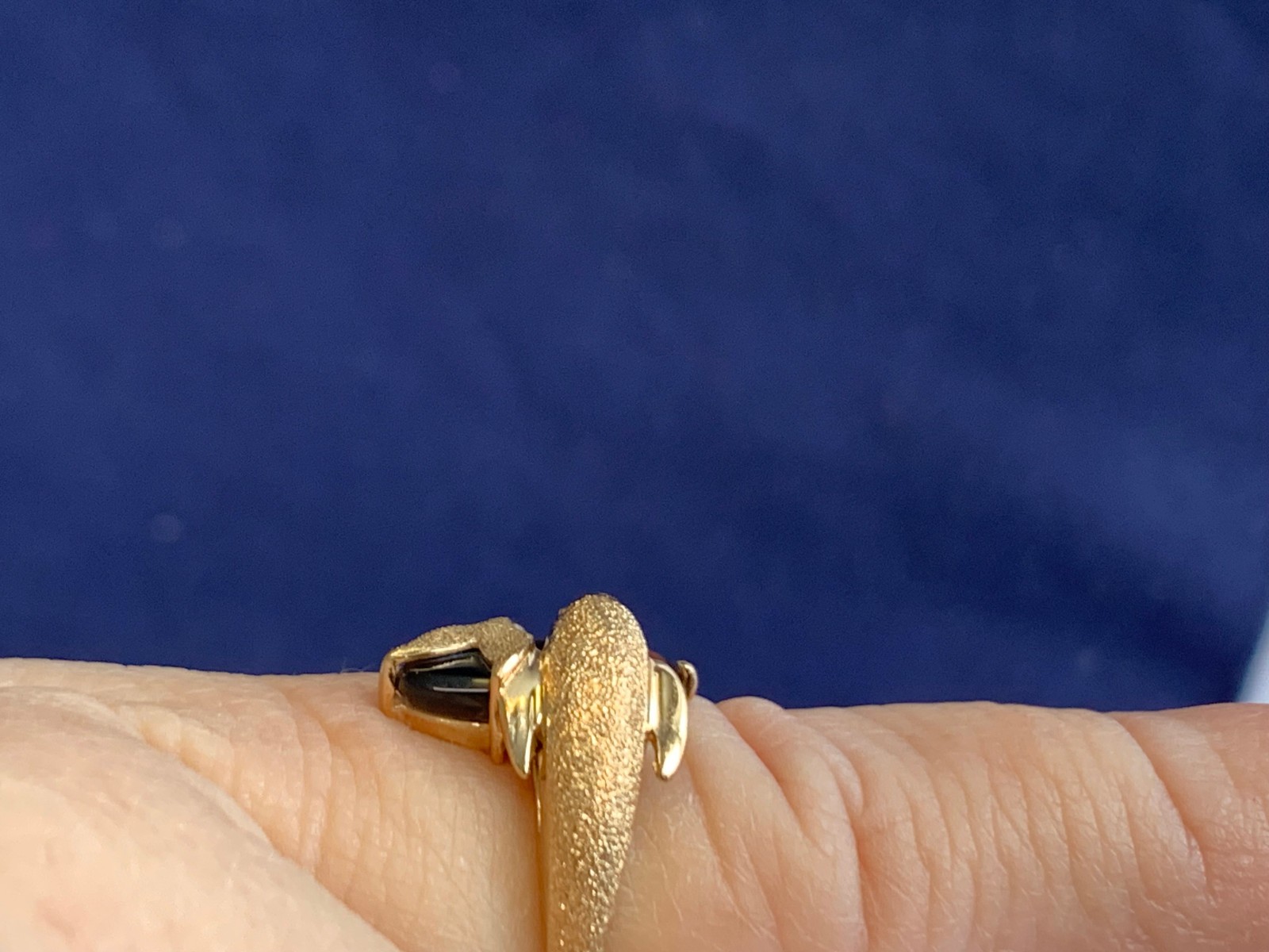 10K Yellow Gold Dolphin Ring 2.53g Fine Jewelry Size 5.25 Band Onyx Look *READ*