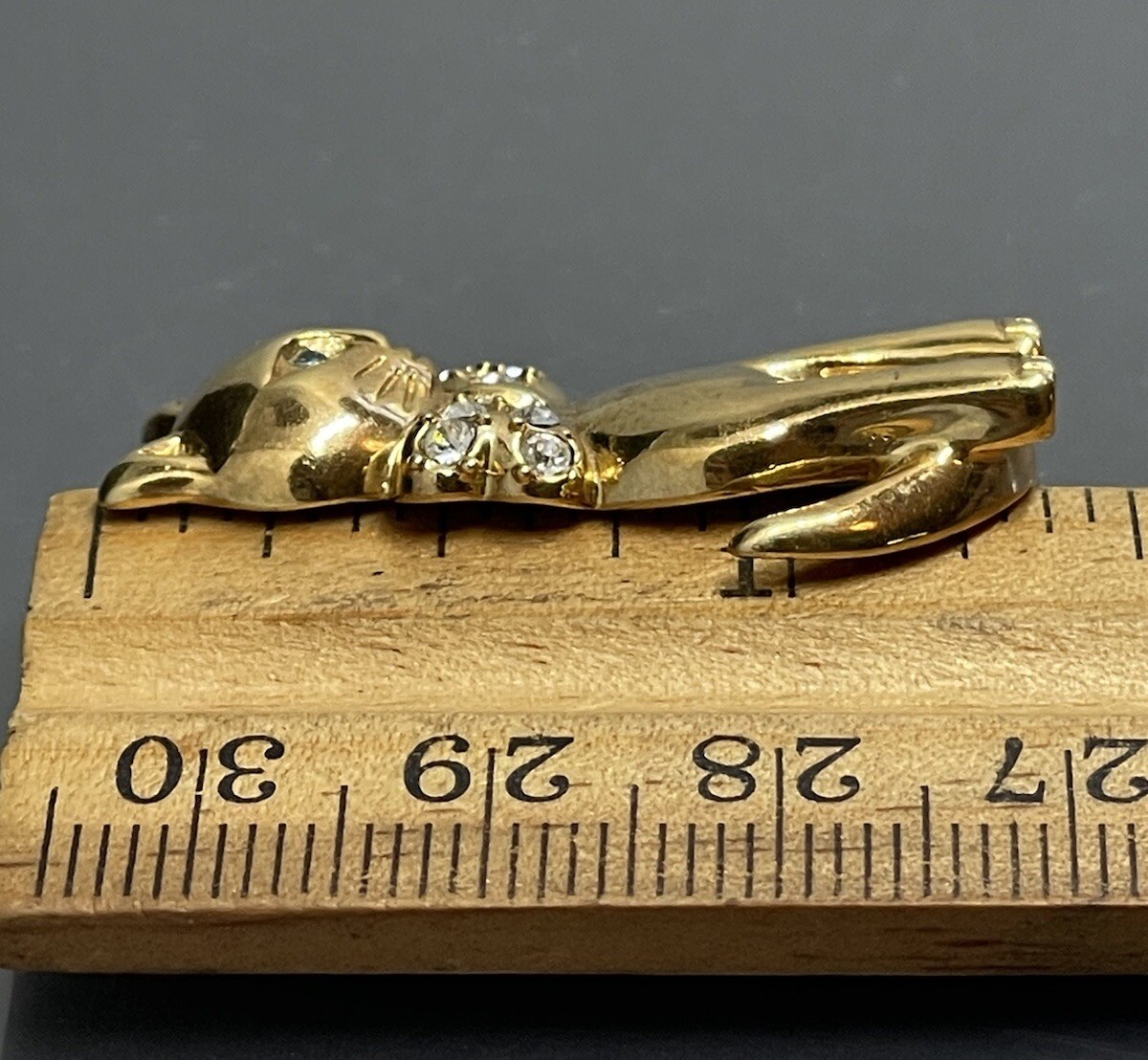 Krementz Gold Plated Metal Facted White Blue Crystal Kitty Cat Brooch Pin 1.35”