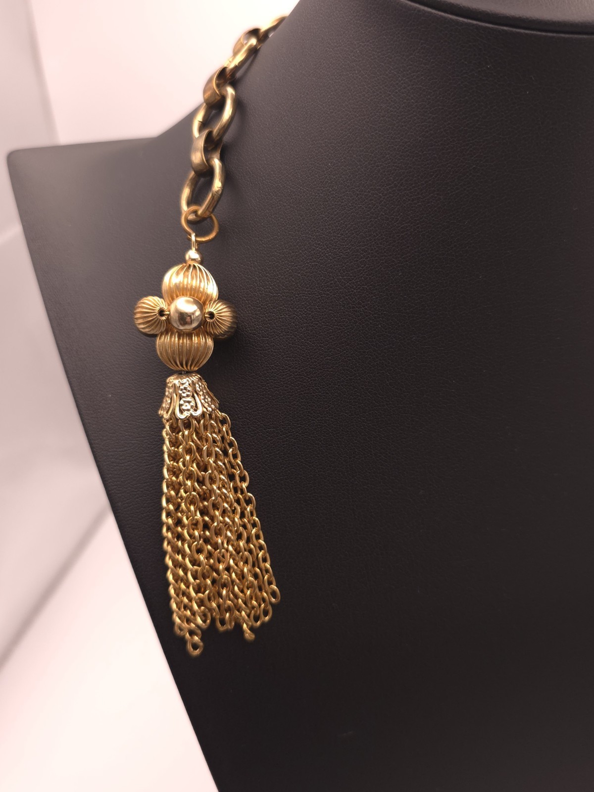 Vintage Gold Tone Link Chain Lariat Tassel Pendant Short