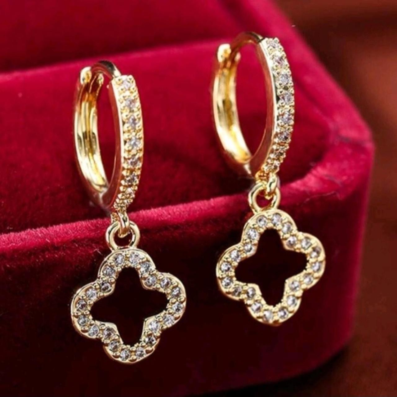 Lucky Charm Clover Earrings – Golden Aura ✨