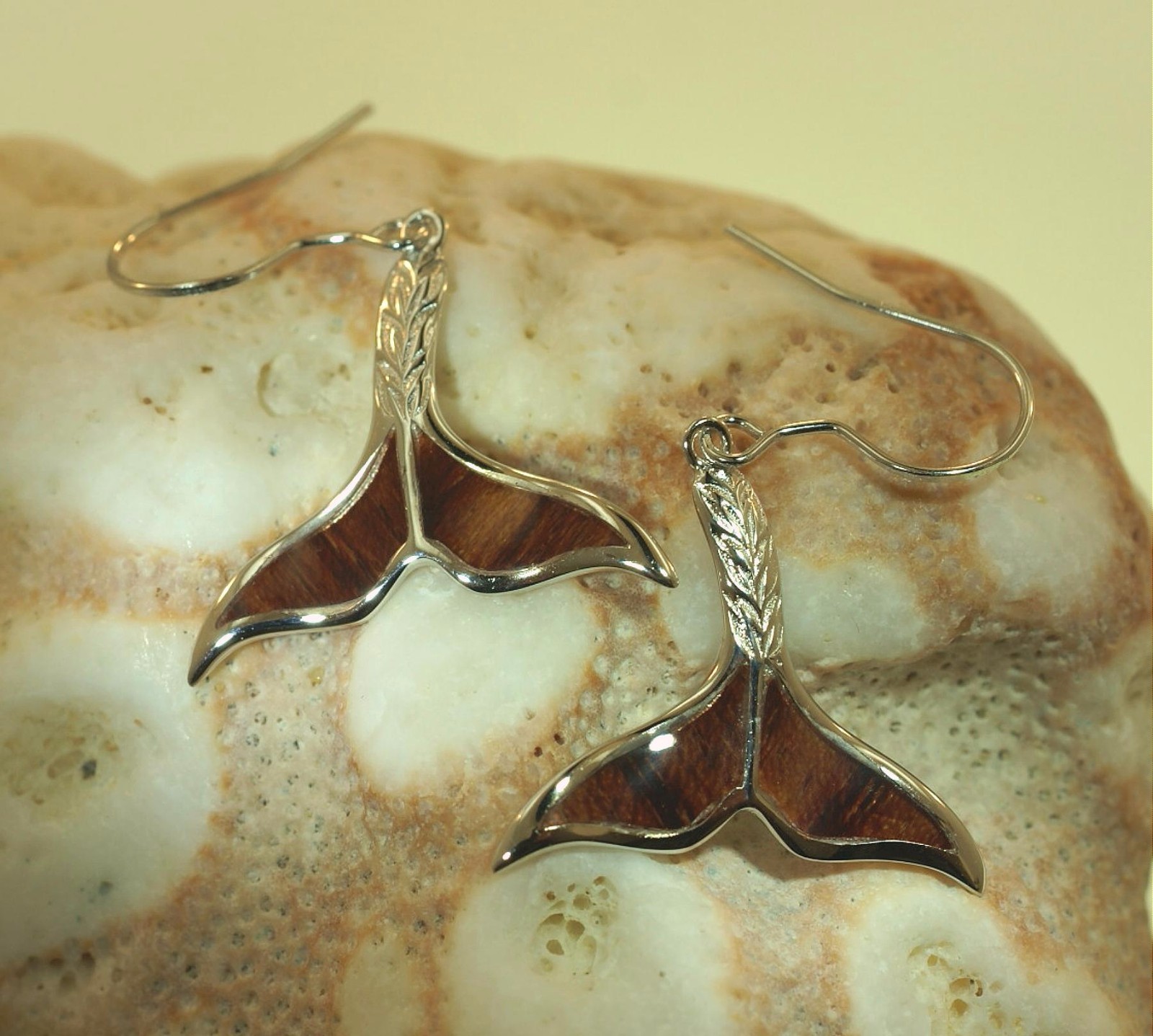 21mm Hawaiian Solid 925 Silver Inlaid Koa Wood Whale Tail Maile Hook Earrings