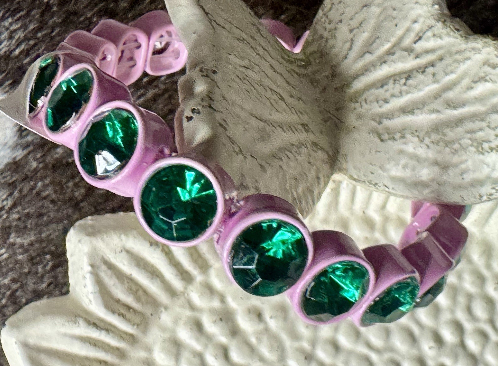 Plunder Pomeline Small 6.5″ Stretch Bracelet Light Pink Metal, Emerald Green Gem