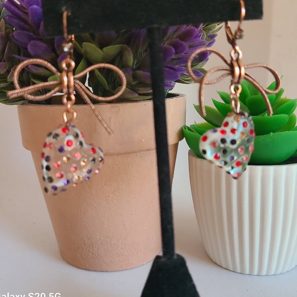Source Unknown Heart w/Bow Multi-Color Dangle Earrings NWOT Ladies Event Party