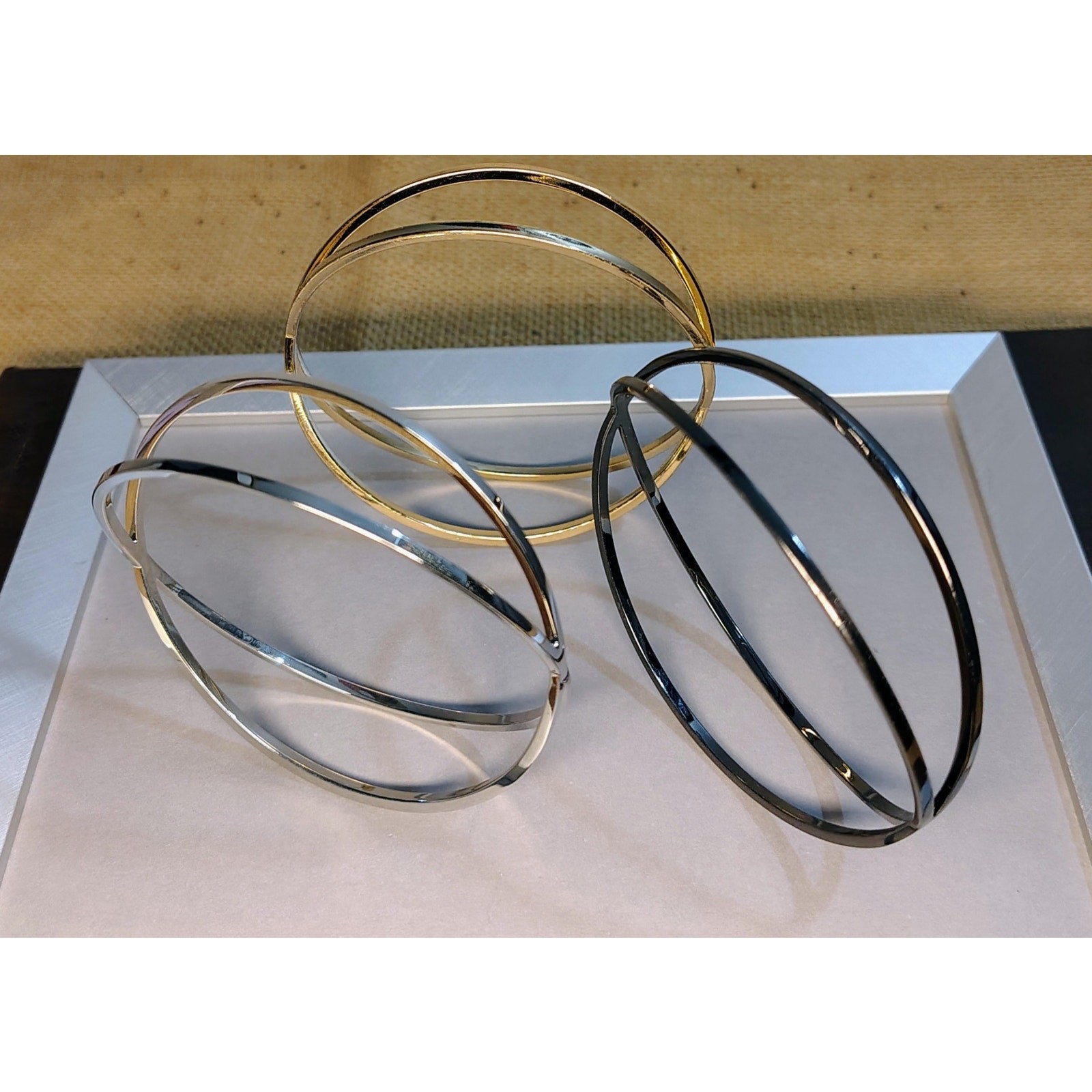 BEAUTIFUL PREMIER DESIGNS TRI-COLOR BANGLE SET – GOLD-SILVER-HEMATITE PLATED