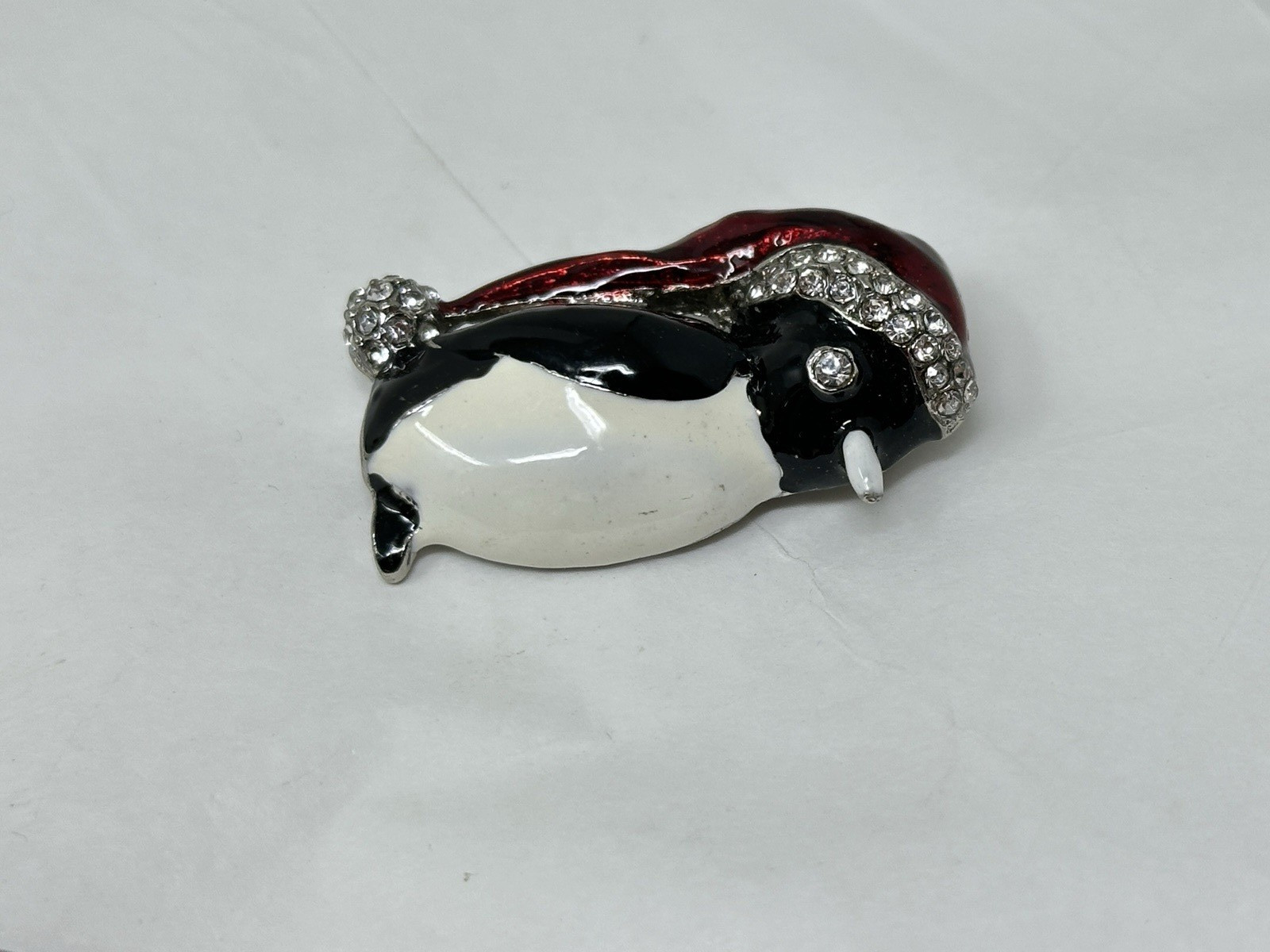 Silvertone Multicolor Black Red White Enamel Christmas PENGUIN Brooch Pin