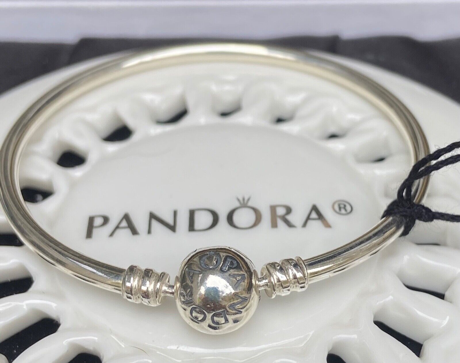 Authentic Pandora MOMENTS Bangle #590713