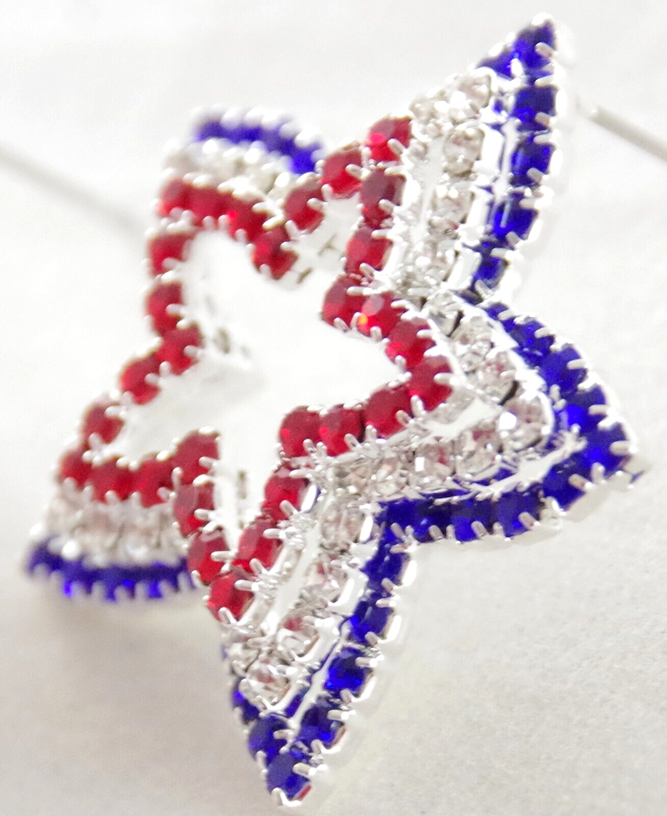 Prong-Set Rhinestones! 1.25″ NEW BETSEY JOHNSON PATRIOTIC TIERED STAR EARRINGS
