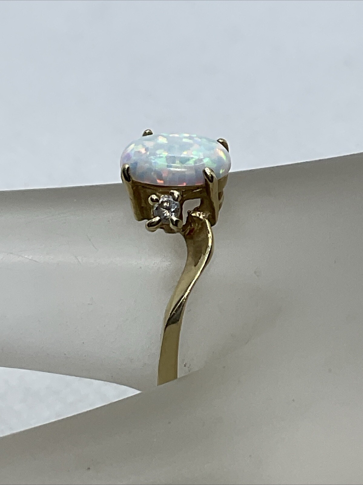 CUTE Solid 14K Yellow Gold 0.54CTW Created Opal & White CZ Ring 1.7gr. Size 7.5