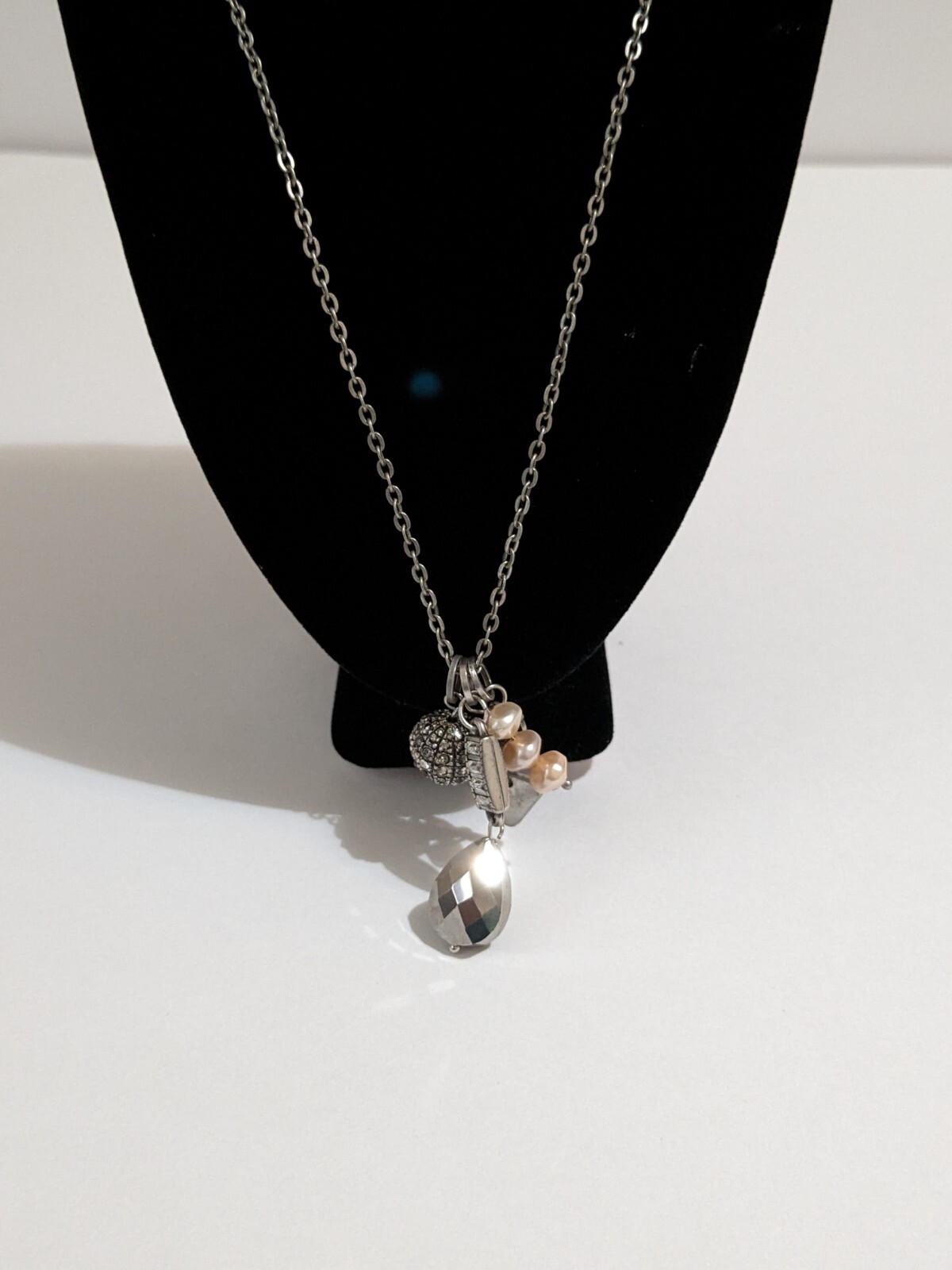 American Eagle Outfitters Silver Tone 4 Charm Necklace. Glass & Faux Pearls 30″