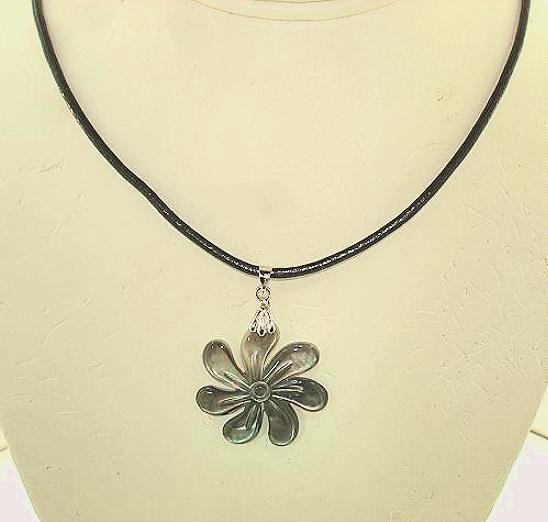 30mm Natural Black Lip Mother of Pearl Hawaiian Tiare Gardenia Leather 17.5″ #3