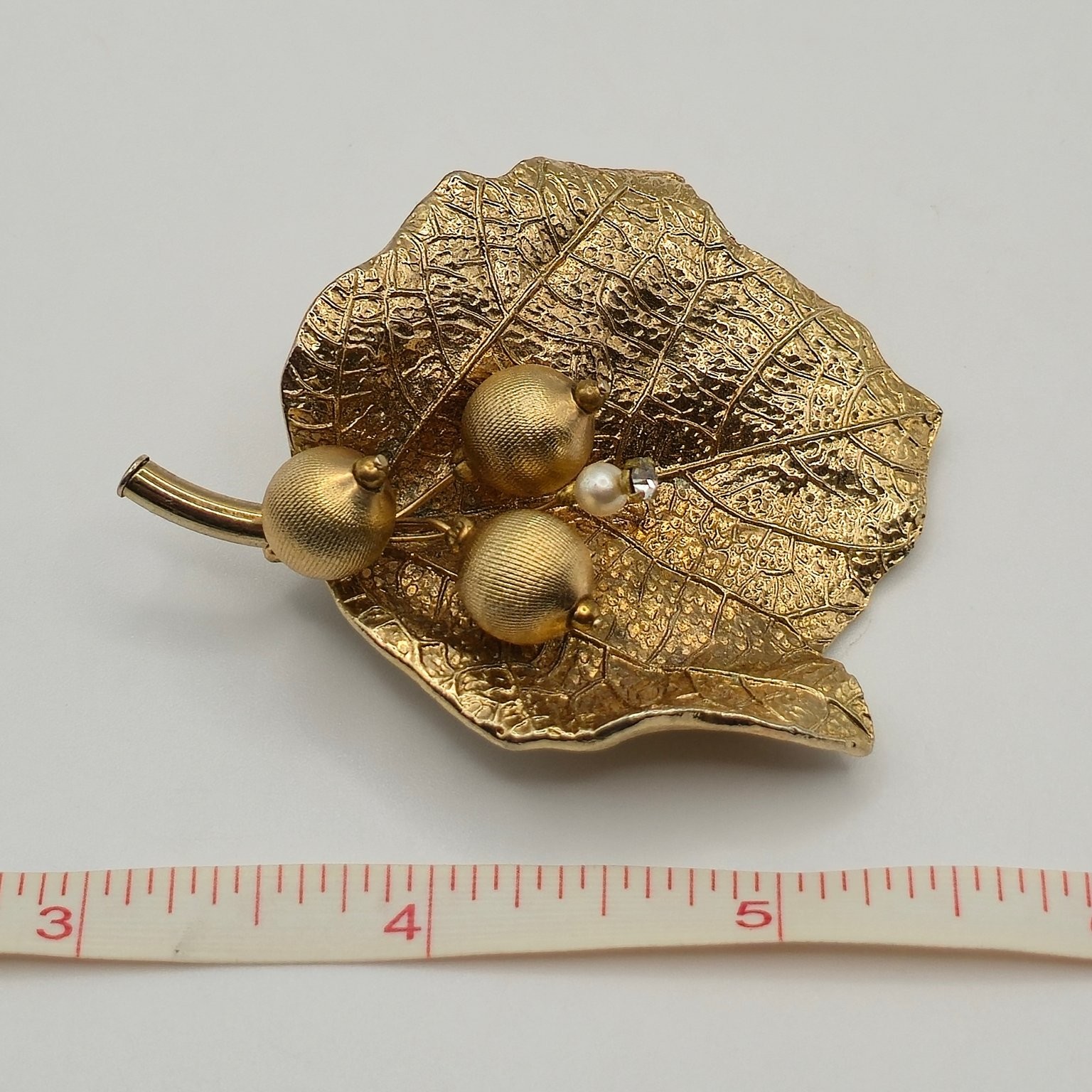 SA Leaf Berry Brooch Pin 2.5″ Gold Tone Faux Pearl Rhinestone Vintage Style