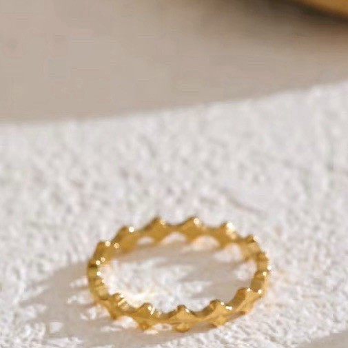 Gold Tone Textured Band Ring Metal Round Shape No Stone Minimalist Style