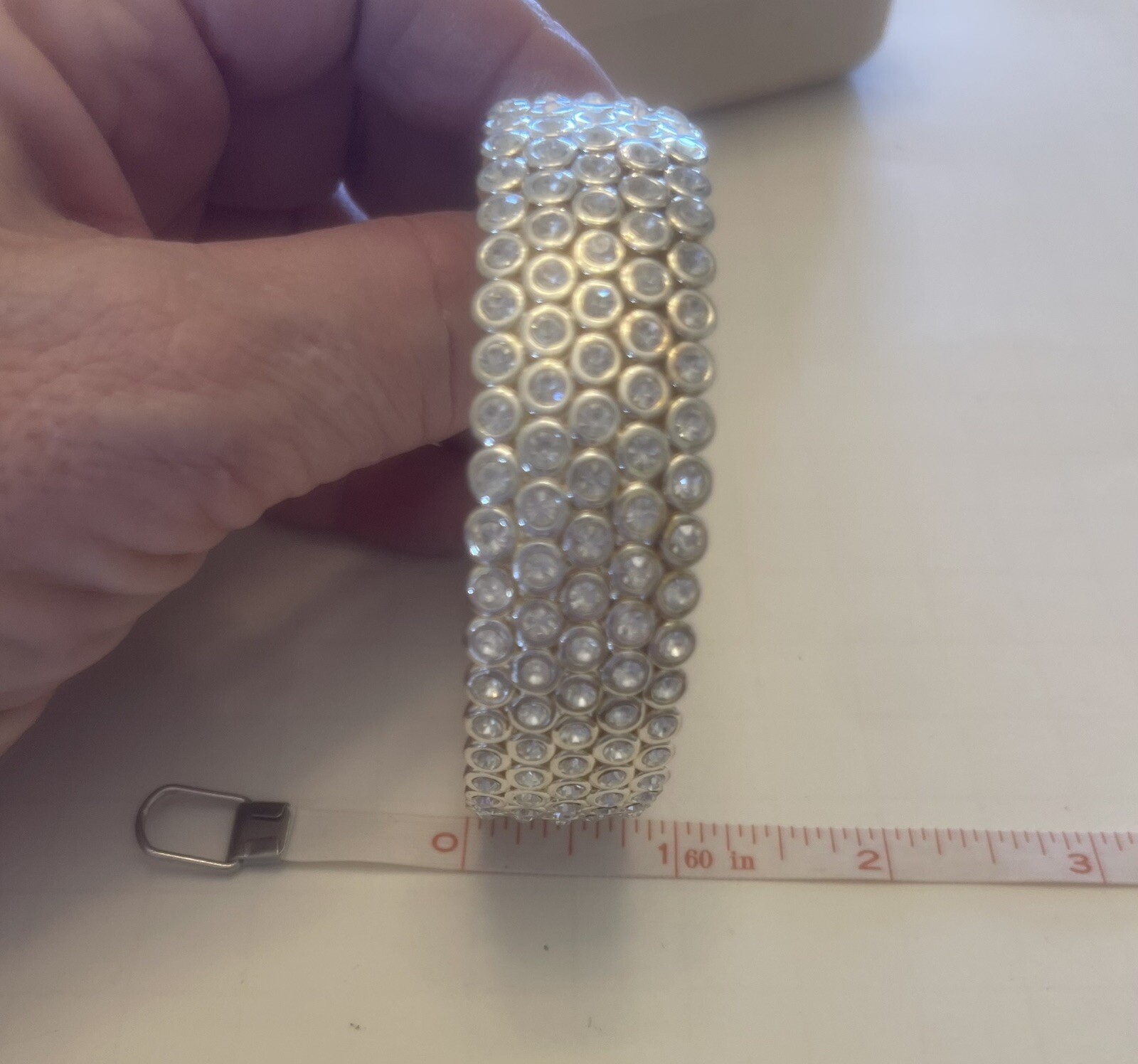 WIDE HEAVY FLEXIBLE BRACELET W/ BEZEL SET 5 ROWS CRYSTALS MED SIZE SILVERTONE