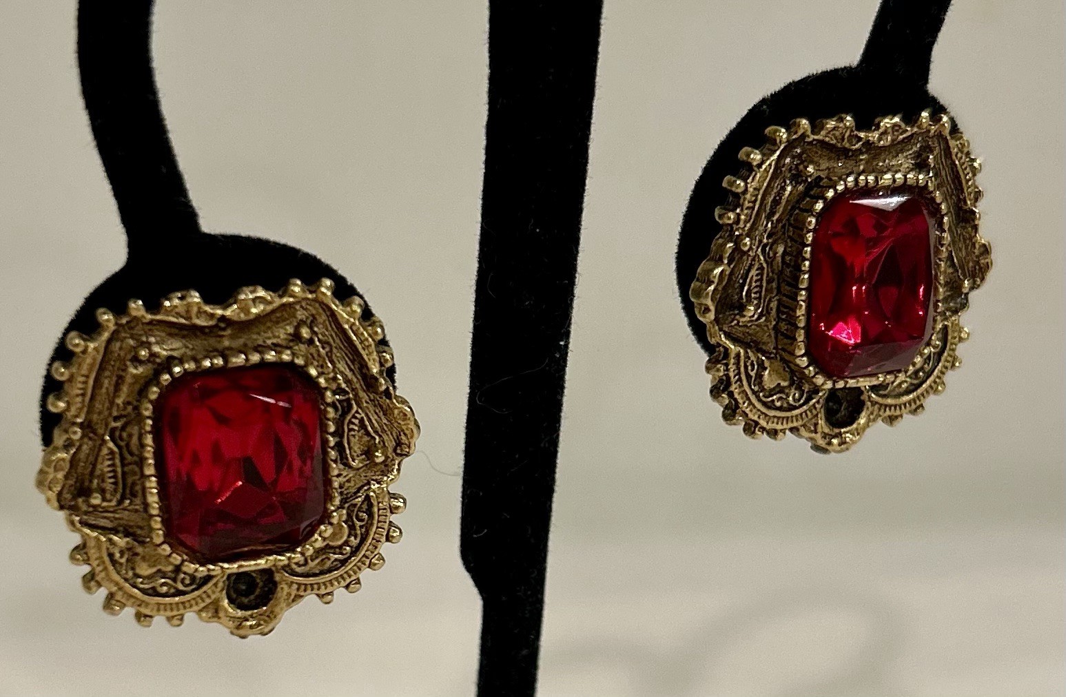 Queen Elizabeth Style Ruby Toned With Gold Toned Picture Framed Clip On Earrings
