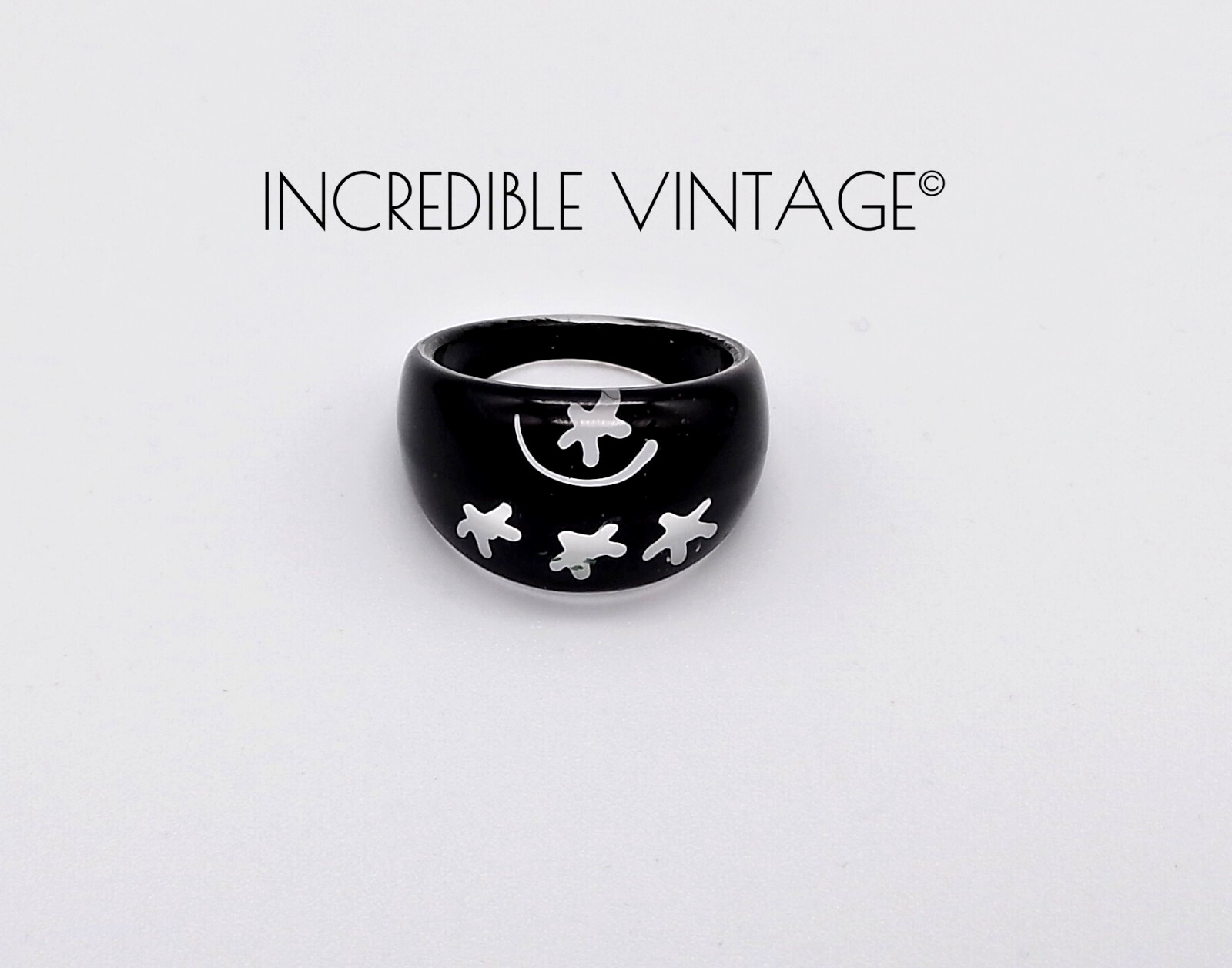 Vintage 1960s Black & White Lucite Bubble Ring Star Design Size R.5 US 8.75 Boho
