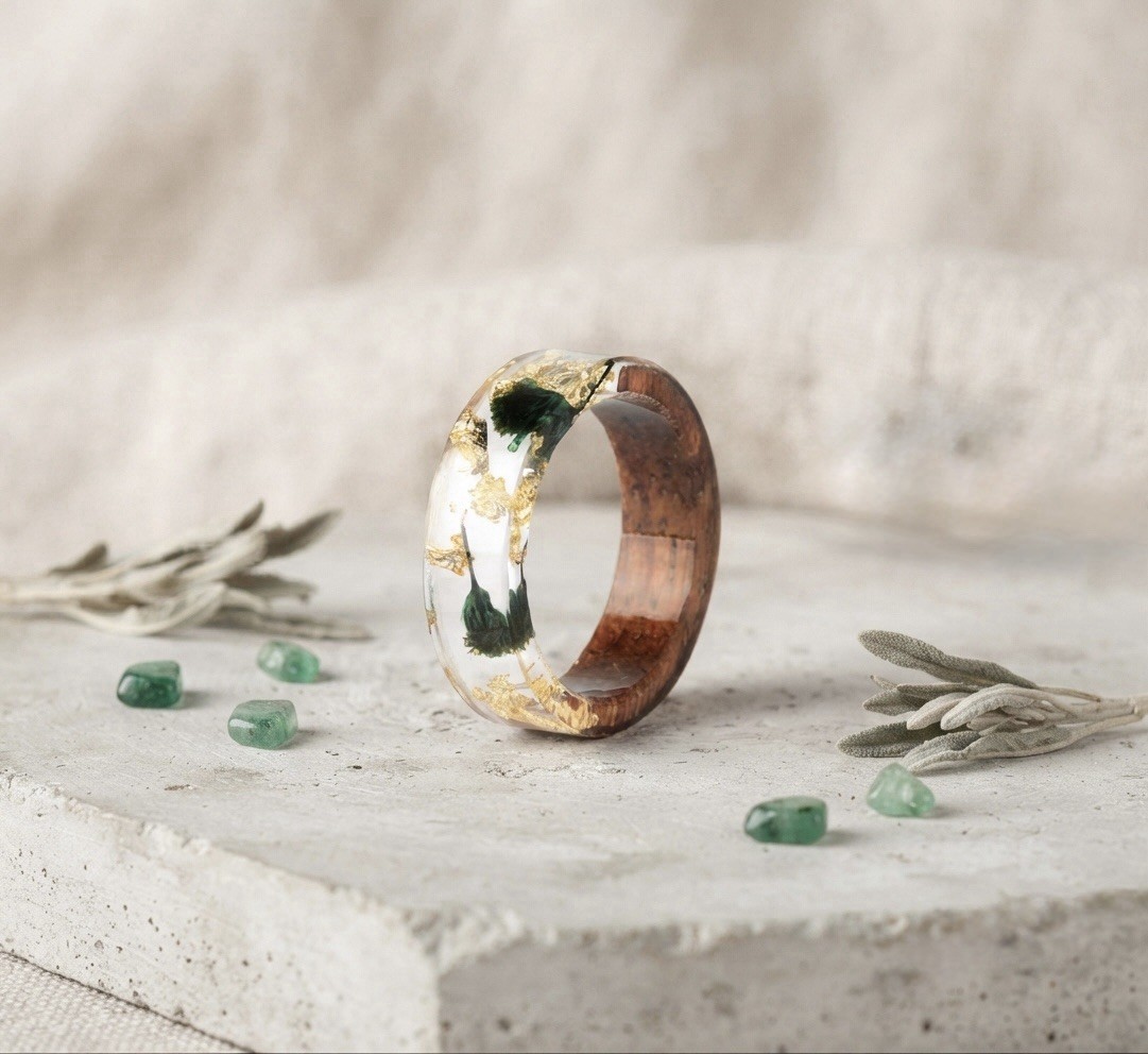 Resin & Wood Band Ring Size8-6 Round Brown & White No Stone Statement Ring
